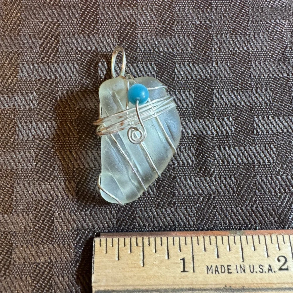 Beautiful handmade Seaglass with silver pendant. - Picture 2 of 4